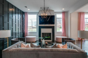 Gulch modern 3 story condo, 2 car garage, rooftop fire pit, security, and view!